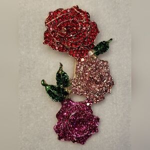 *NEW* RHINESTONE TRIPLE ROSE FLORAL BROOCH / PENDANT! Stunning Rose Trinity Pin